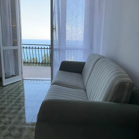 Ella San Lorenzo al Mare